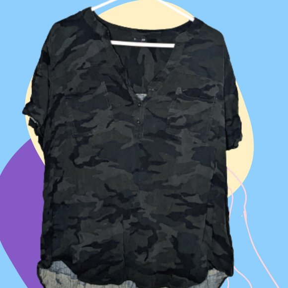 Plus Camo Blouse - Picture 4 of 4